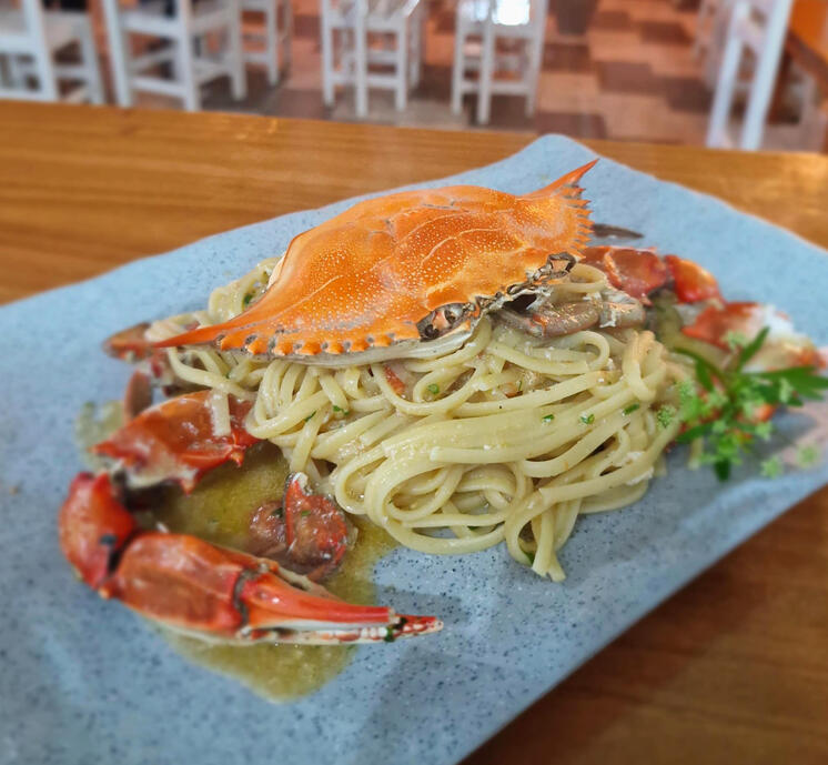 Linguine with crab